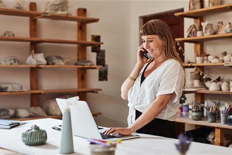 Woman standing at laptop 750x500